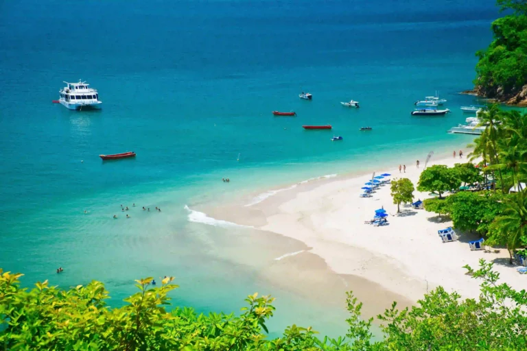 Isla Tortuga strand
