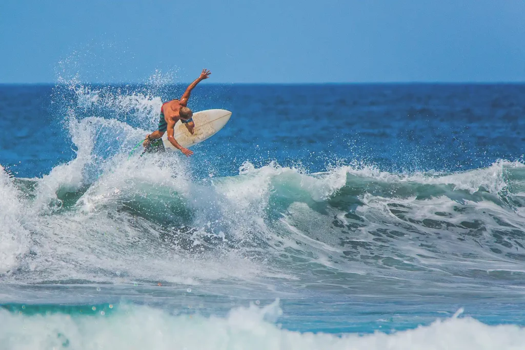 Surf surfing