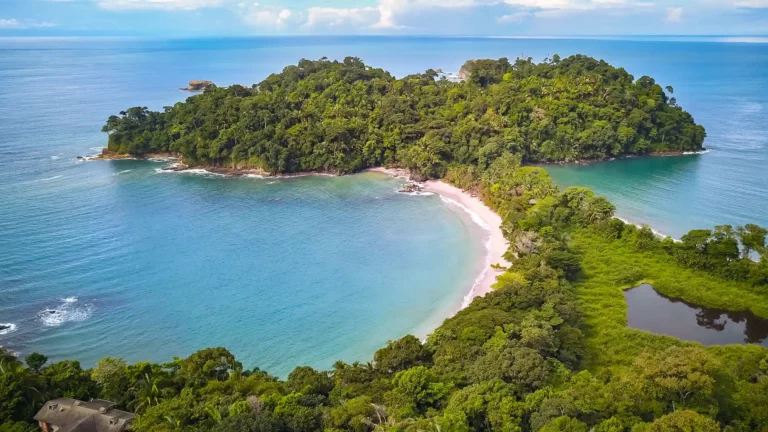 Manuel Antonio strand drönare